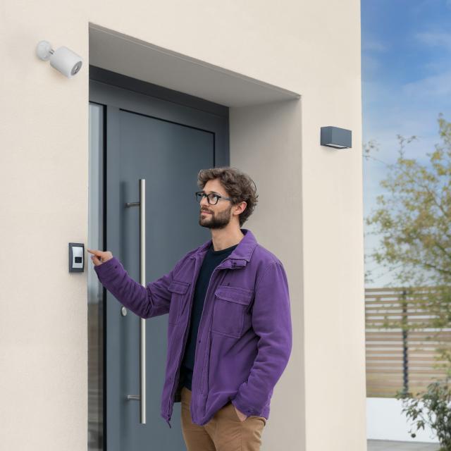 Hama WLAN Surv. Camera with Light and Motion Detector, Smart, for Outdoors 