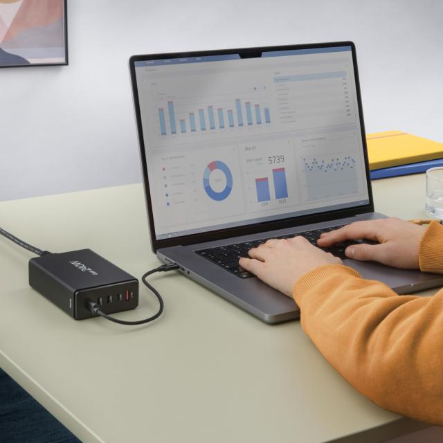 HAMA Зарядна станция 240 W, GaN, Fast Charger, 4 x USB-C, 1 x USB-A, PD 