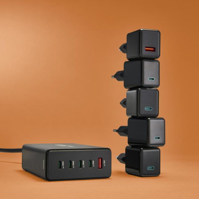 HAMA Зарядна станция 240 W, GaN, Fast Charger, 4 x USB-C, 1 x USB-A, PD 