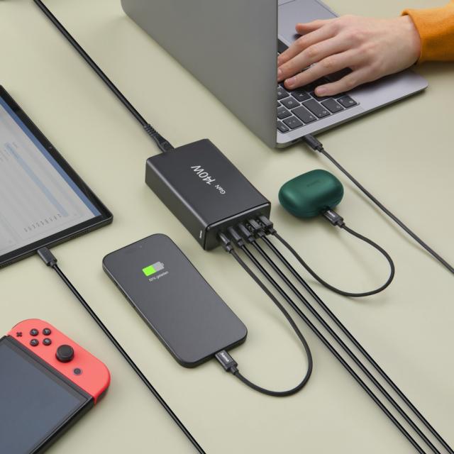 HAMA Зарядна станция 140 W, GaN, Fast Charger, 3 x USB-C, 2 x USB-A, PD 