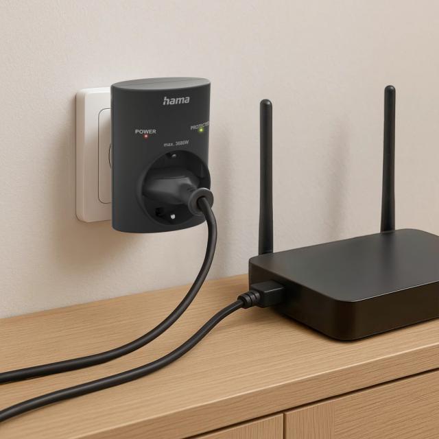 HAMA Контакт с вградена защита от пренапрежение, черен 