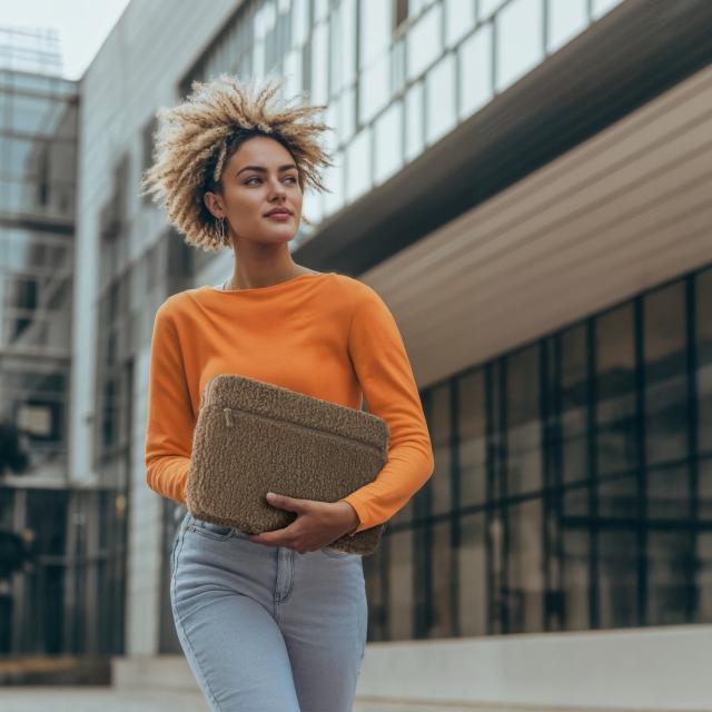 HAMA Калъф за лаптоп „Cozy“, 36 - 40 см (14,1” - 15,6”), кафява 