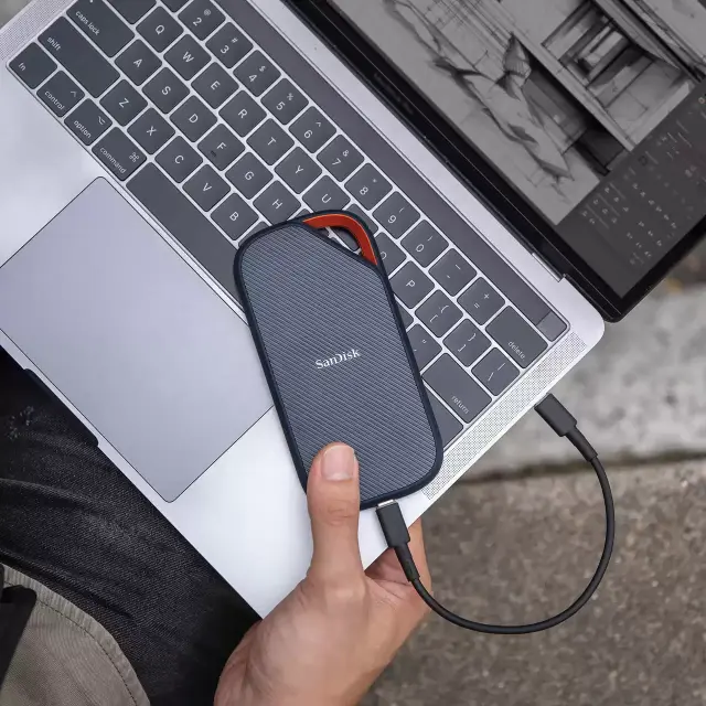 SanDisk External Portable SSD Hard Drive 4TB Extreme PRO USB4, USB3.2, 3800 MB/s read, 3700MB/s write 