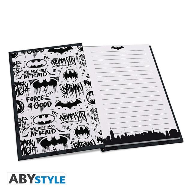 Комплект ABYSTYLE DC COMICS - Pck XXL glass + Pin + Pocket Notebook "Batman" 