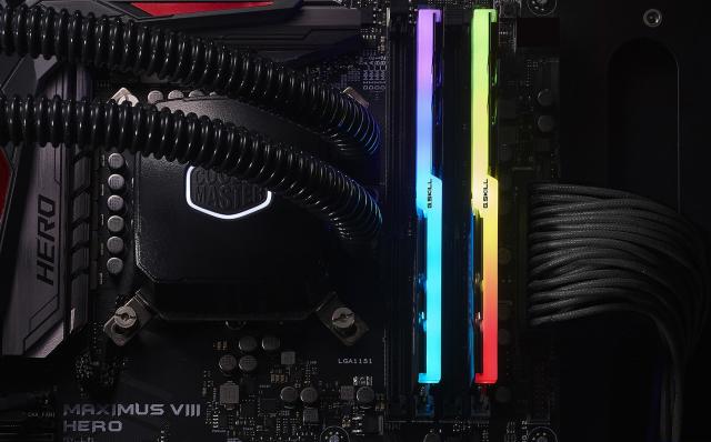 Памет G.SKILL Trident Z RGB 16GB(2x8GB) DDR4 3200MHz F4-3200C16D-16GTZR 