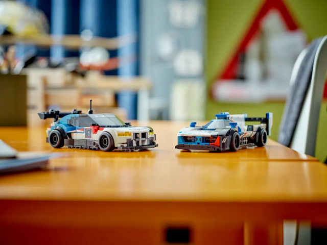 LEGO Speed Champions - BMW M4 GT3 & BMW M Hybrid V8 Race Cars - 76922 