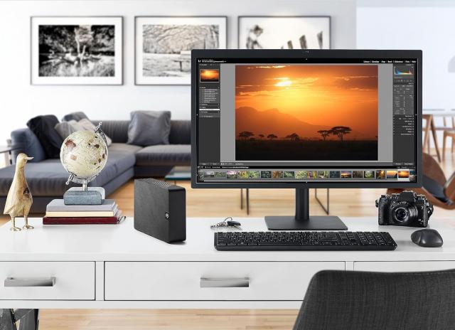 Външен хард диск SEAGATE Expansion Desktop External Drive 24 TB 