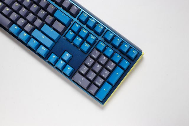 Геймърскa механична клавиатура Ducky One 3 DayBreak Full Size Hotswap Cherry MX Black, RGB, PBT Keycaps 