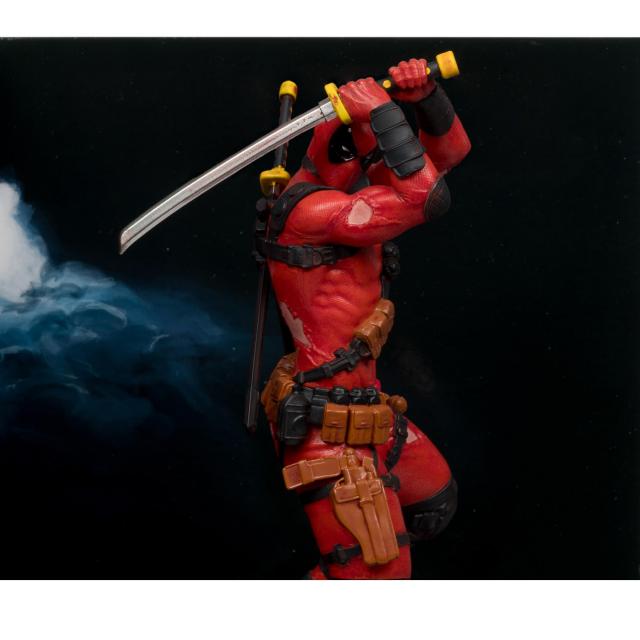 Marvel Deadpool 1:10th Scale Collectible Figure with Scene (Deadpool #1) McFarlane 