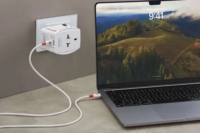 Skross universal adapter 220V, 30W, white 