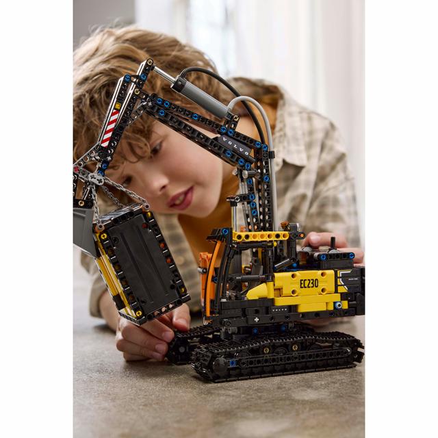 LEGO Technic - Volvo FMX LKW, 42175 