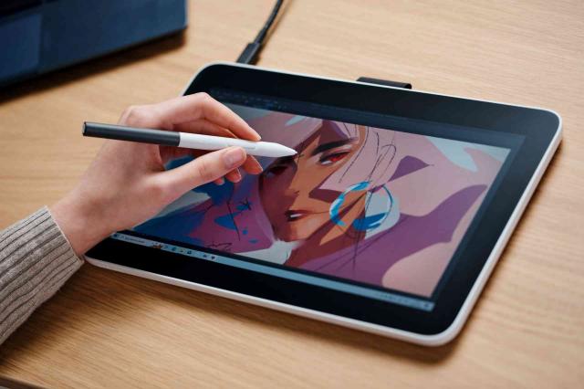 WACOM Graphic display tablet One 13 TOUCH Pen Display, 13.3" Full HD 1920 x 1080 